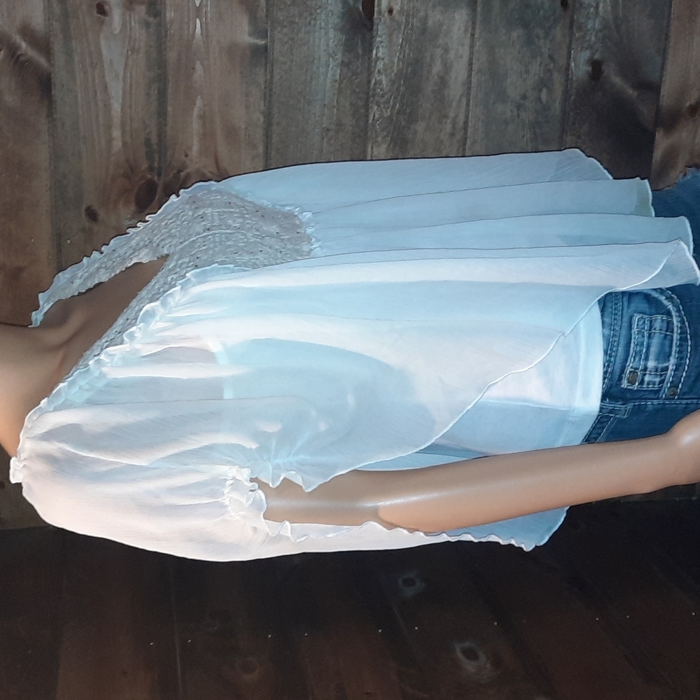 About a girl blouse - Picture 2 of 4